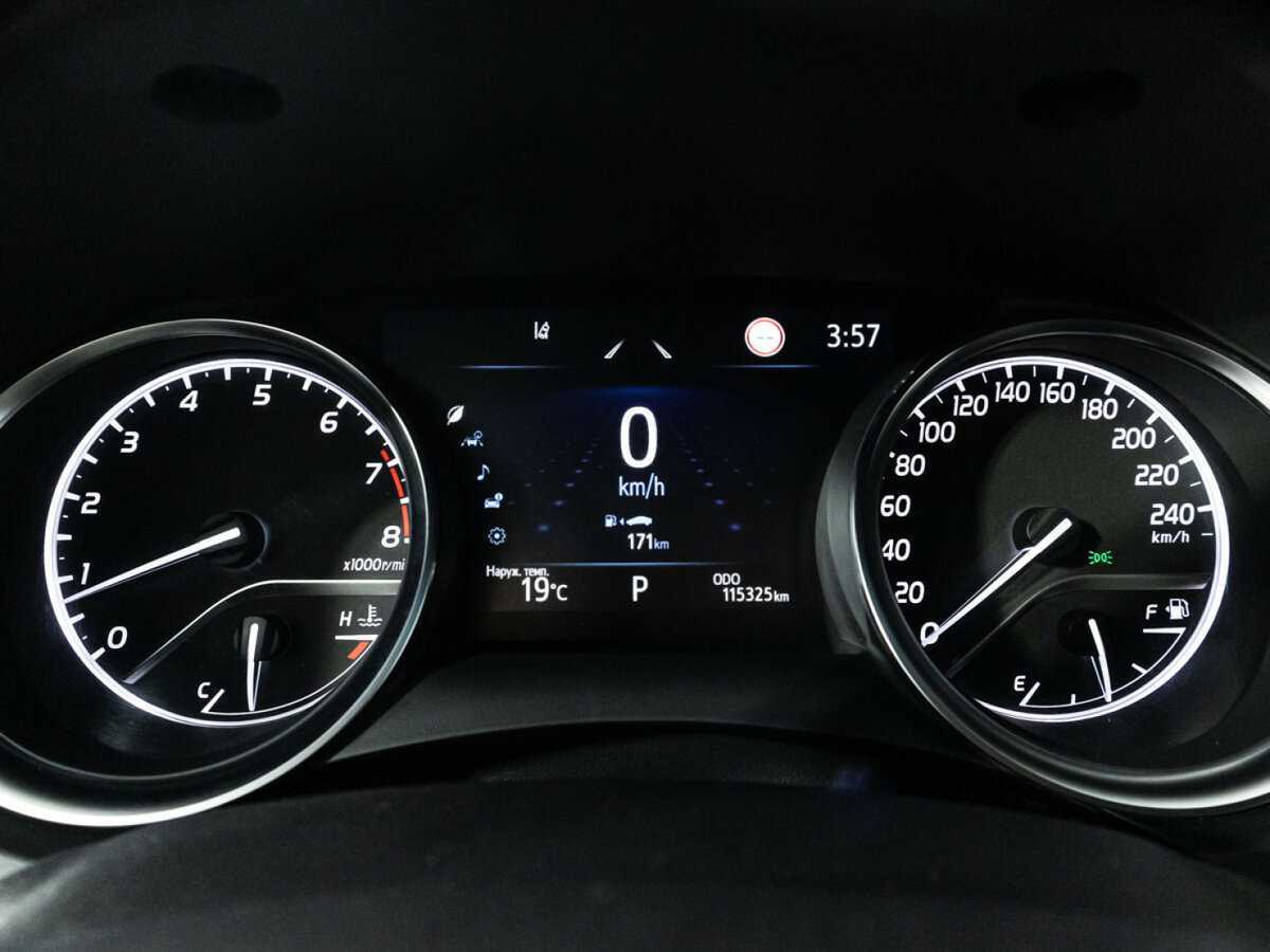 Toyota Camry 2021 года с пробегом. Фото: #9