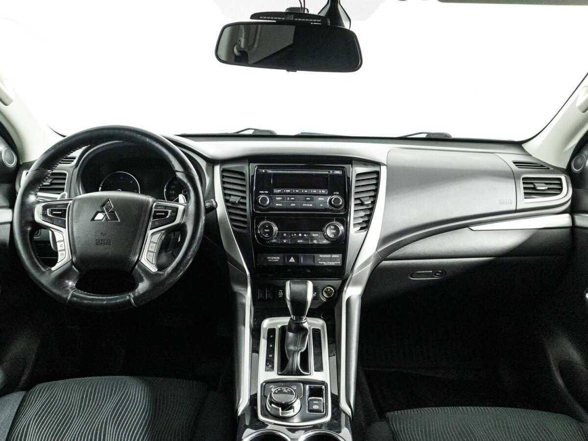 Mitsubishi Pajero Sport 2018 года с пробегом. Фото: #12