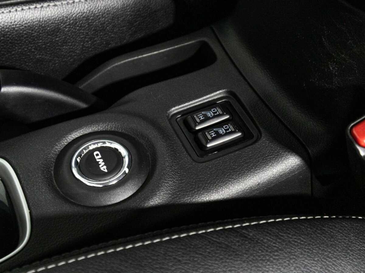 Б/У Митсубиши Оутлэндер 2016 года. Фото: #20