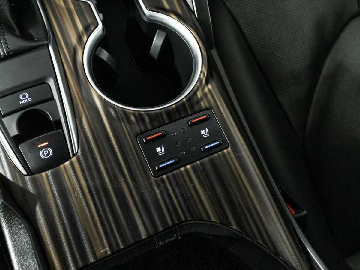 Toyota Camry 2018 года с пробегом. Фото: #20