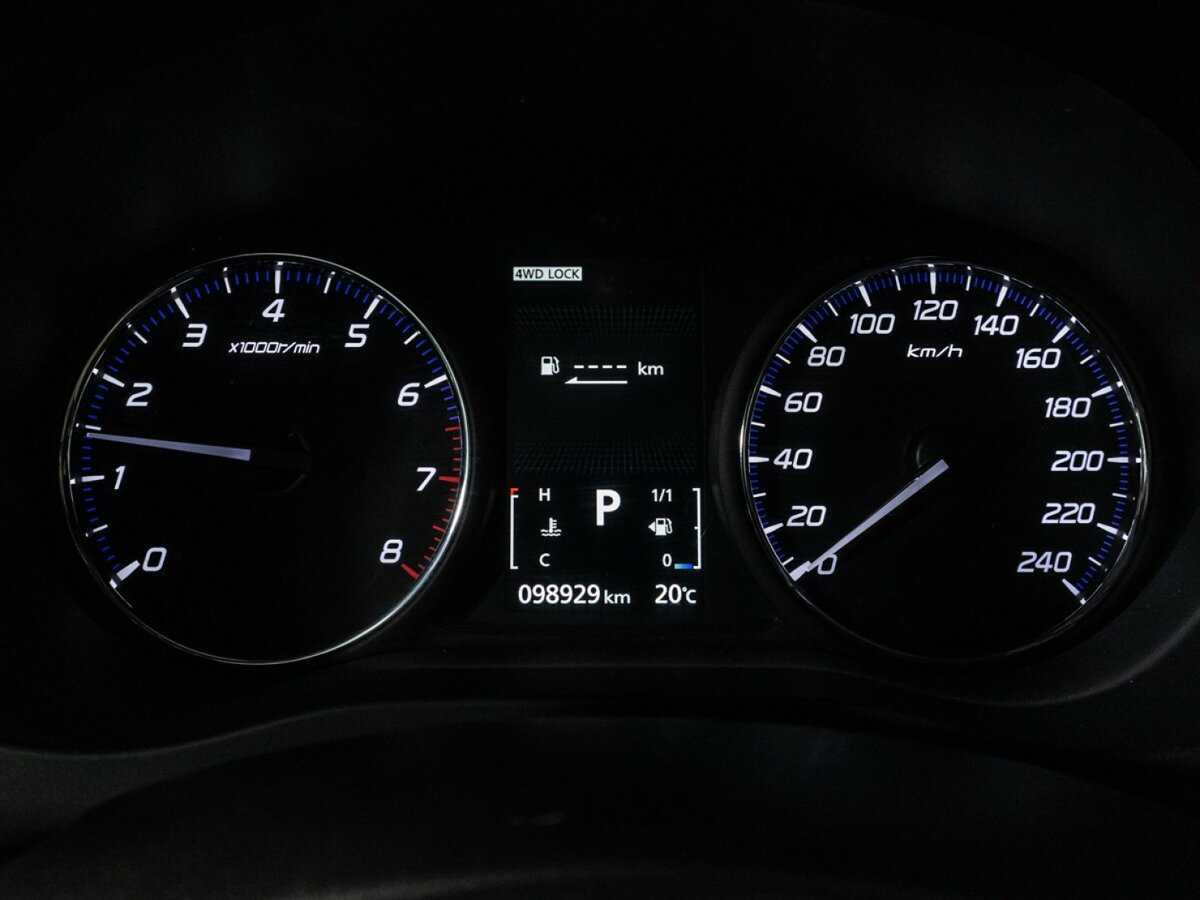 Б/У Митсубиши Оутлэндер 2015 года. Фото: #11