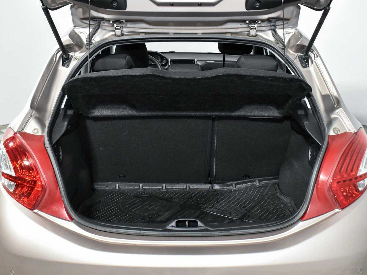 Б/У Пежо 208 2014 года. Фото: #21