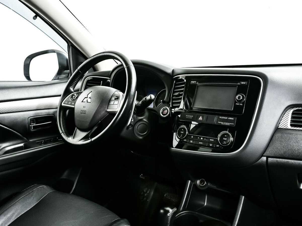 Б/У Митсубиши Оутлэндер 2014 года. Фото: #8