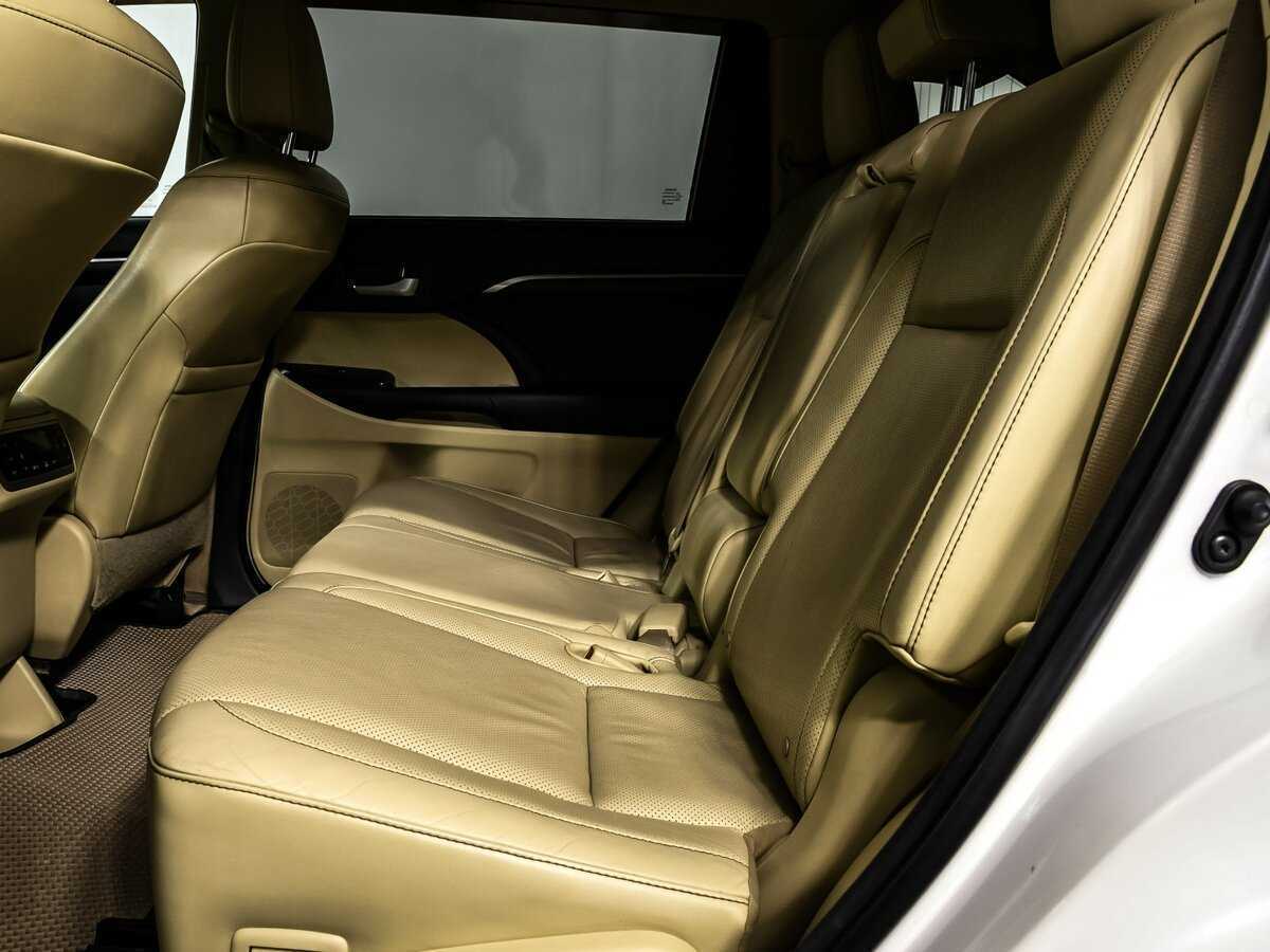 Б/У Тойота Хайлэндер 2014 года. Фото: #12