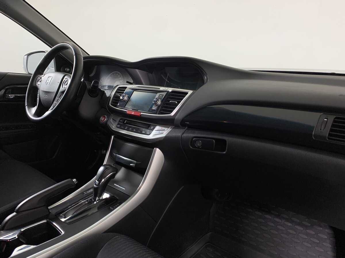 Б/У Хонда Аккорд 2013 года. Фото: #11