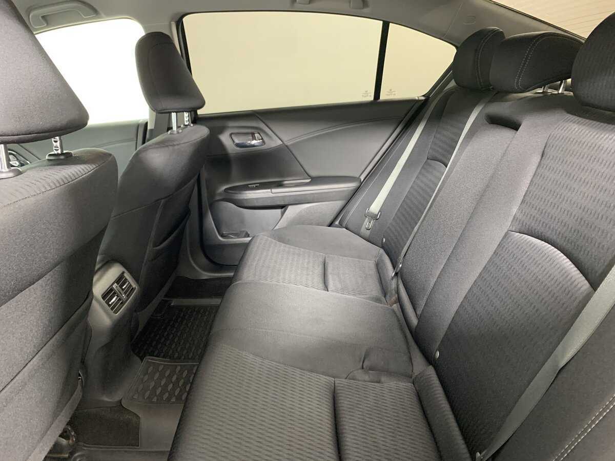 Б/У Хонда Аккорд 2013 года. Фото: #16