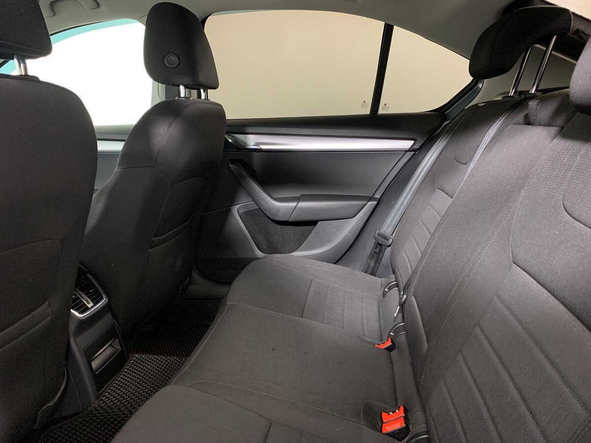 Б/У Шкода Октавия 2017 года. Фото: #18