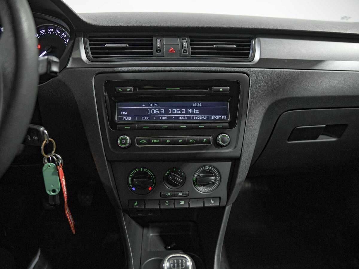 Б/У Шкода Рапид 2015 года. Фото: #8