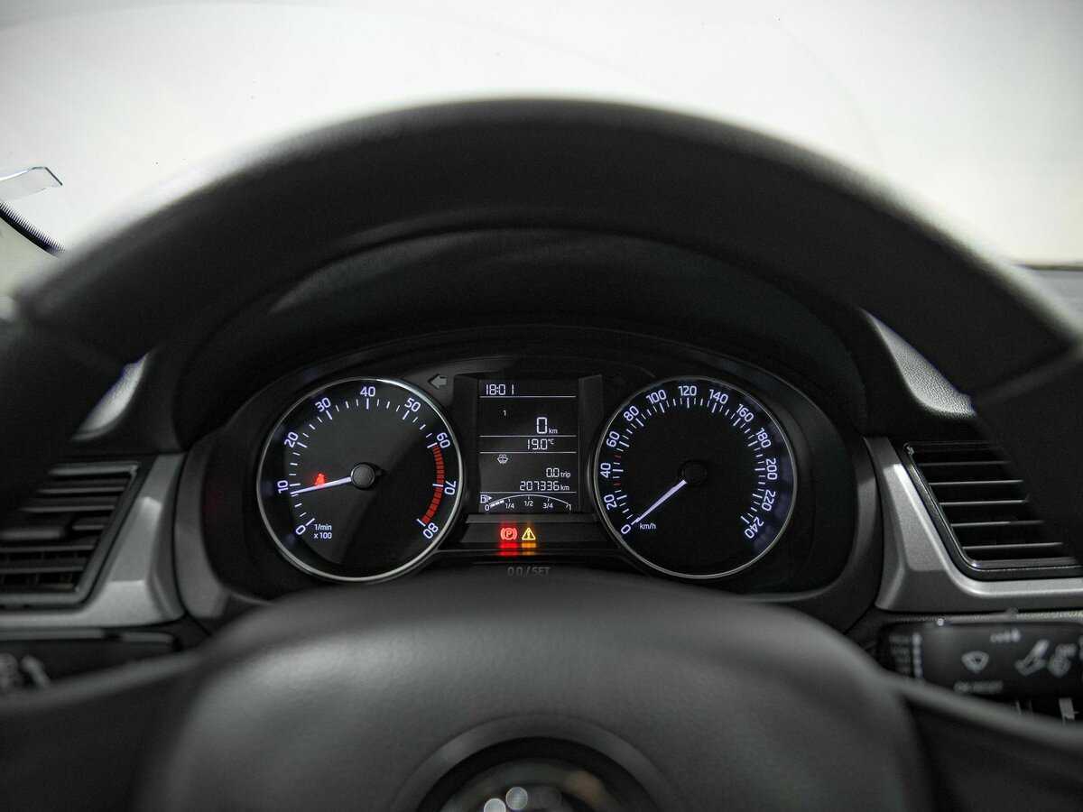 Б/У Шкода Рапид 2016 года. Фото: #6