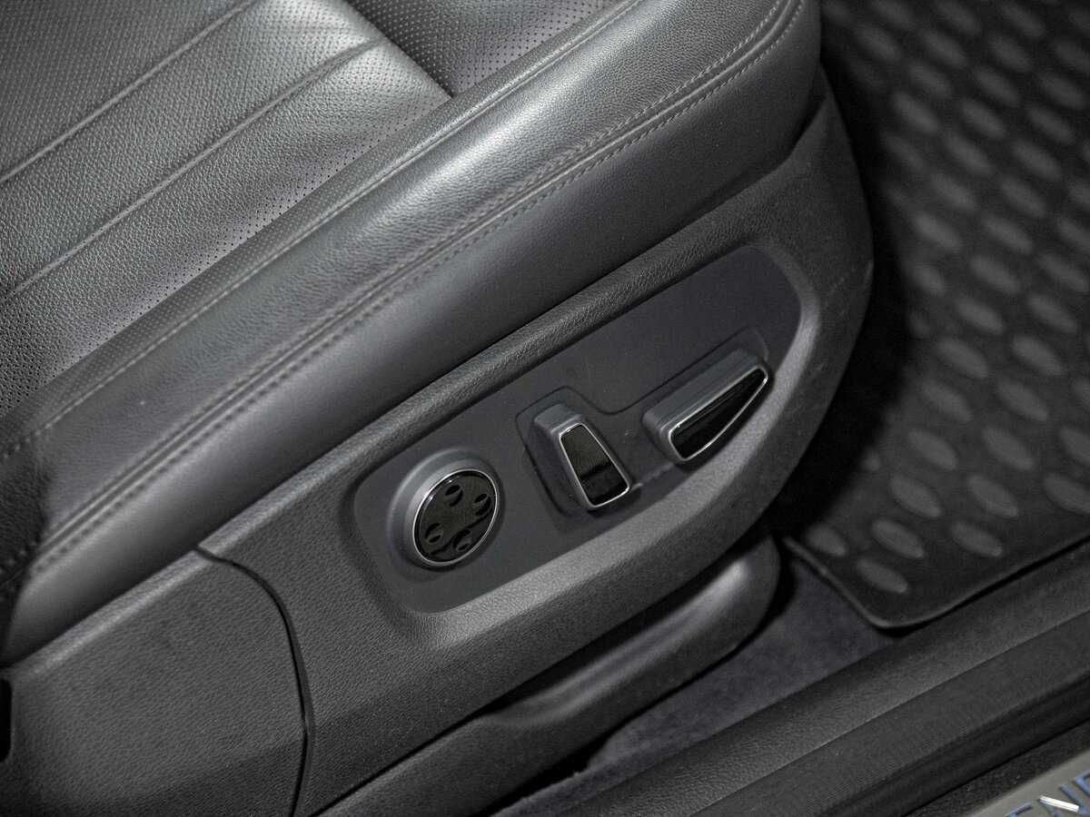 Hyundai Genesis 2014 года с пробегом. Фото: #22