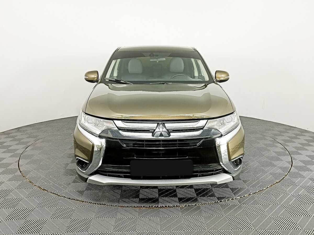 Б/У Митсубиши Оутлэндер 2018 года. Фото: #1