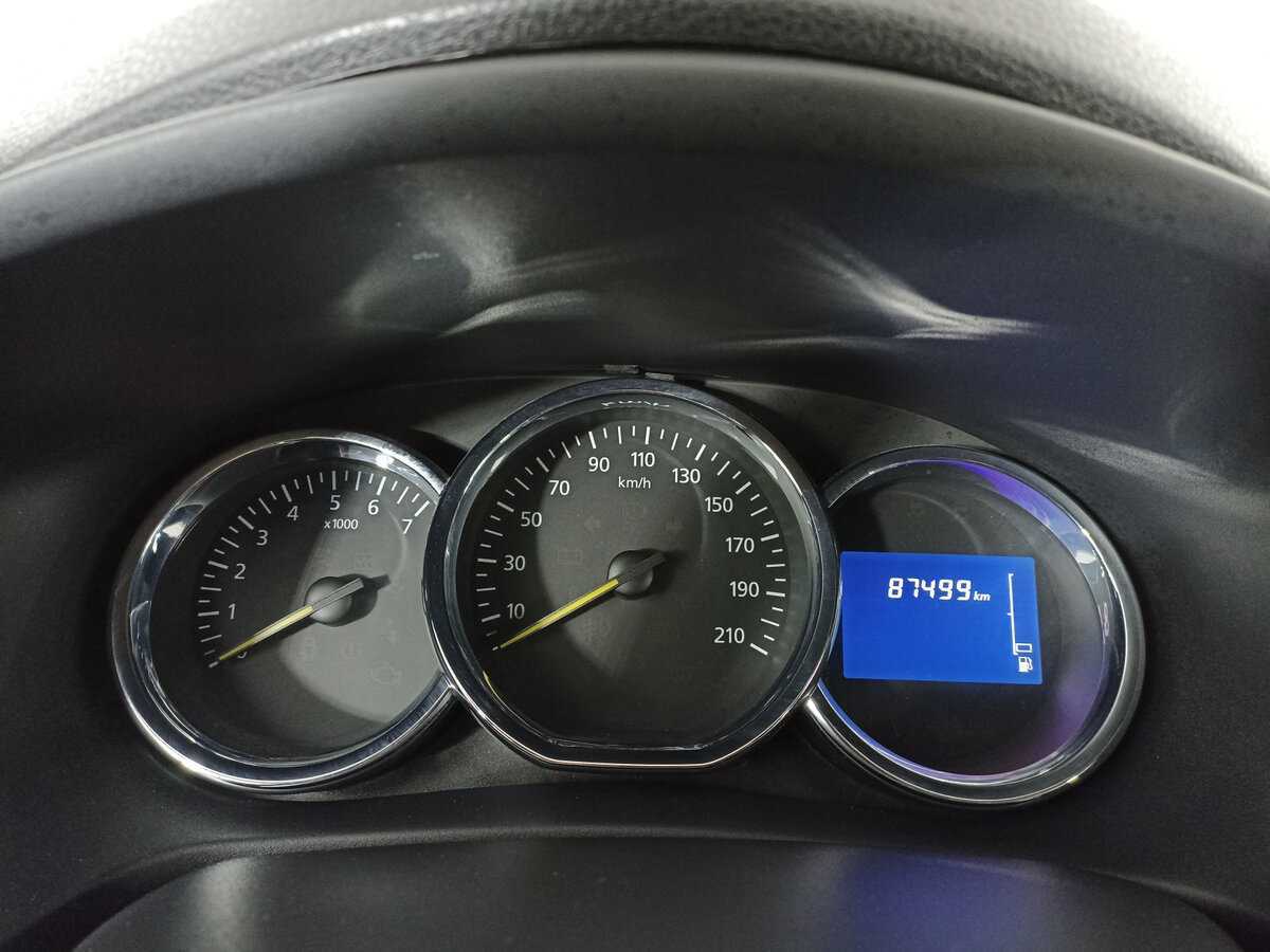 Б/У Рено Логан 2015 года. Фото: #11