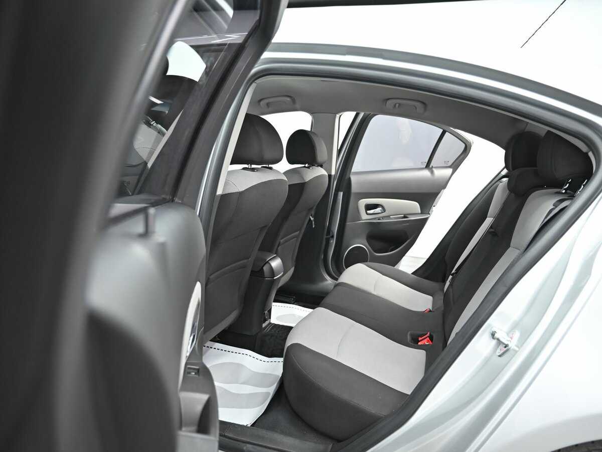 Б/У Шевроле Круз 2013 года. Фото: #13