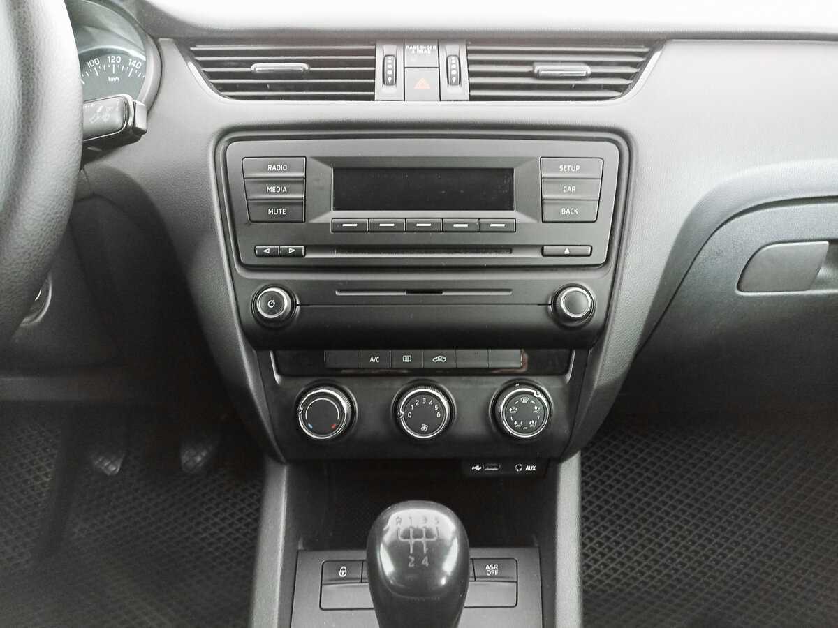 Б/У Шкода Октавия 2014 года. Фото: #14