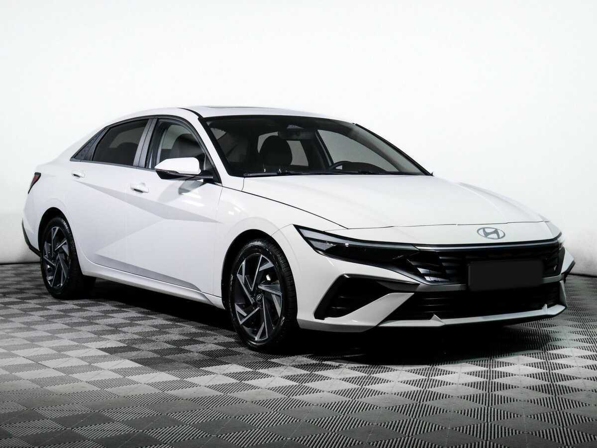 Hyundai Elantra 2023 года с пробегом. Фото: #2