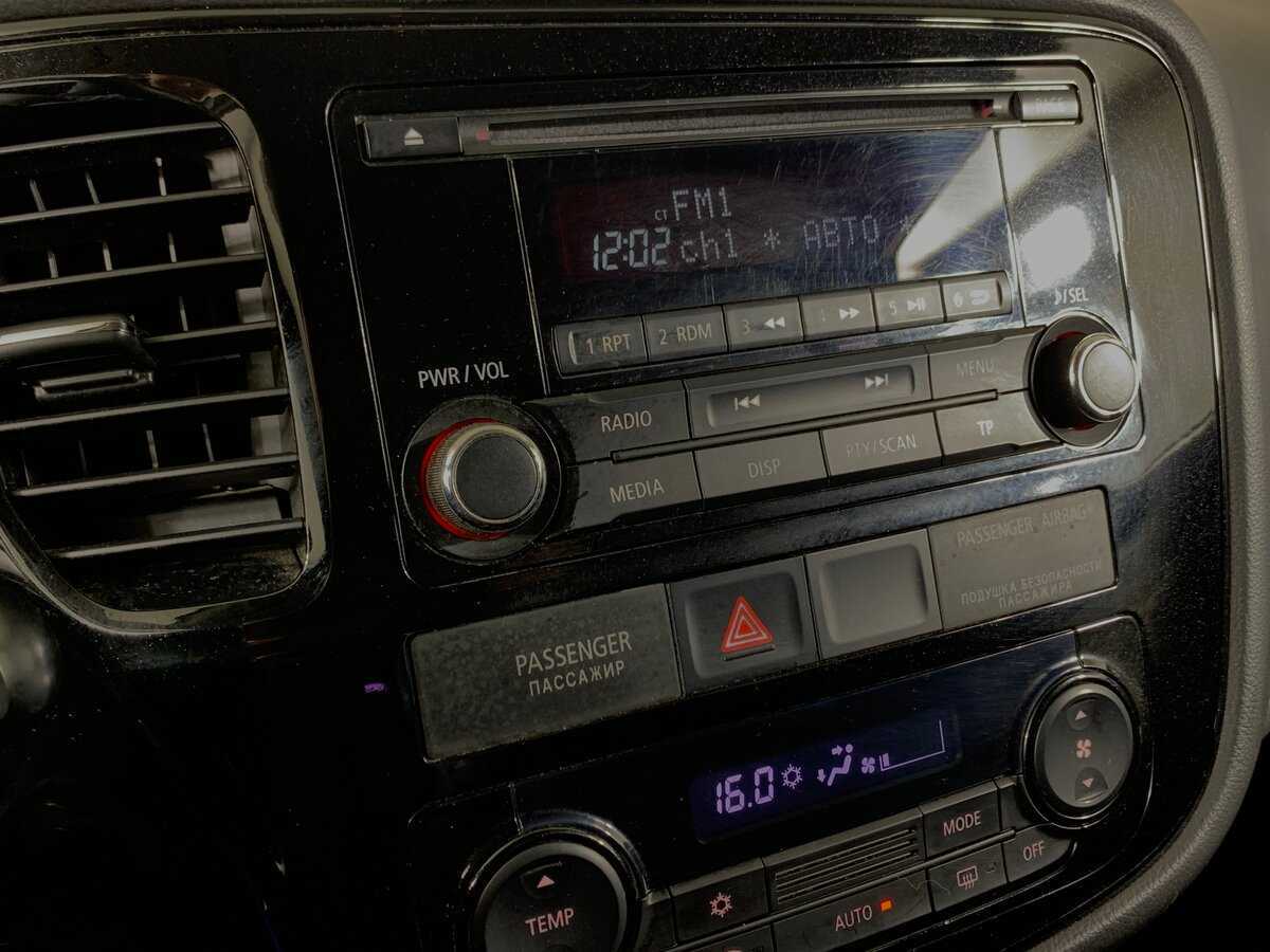 Б/У Митсубиши Оутлэндер 2013 года. Фото: #15