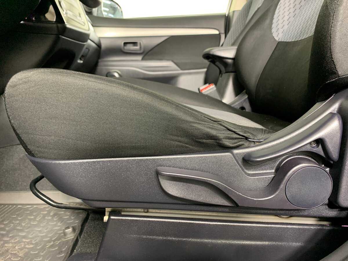 Б/У Митсубиши Оутлэндер 2013 года. Фото: #16