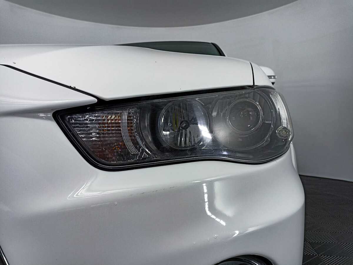 Б/У Митсубиши Оутлэндер 2012 года. Фото: #16