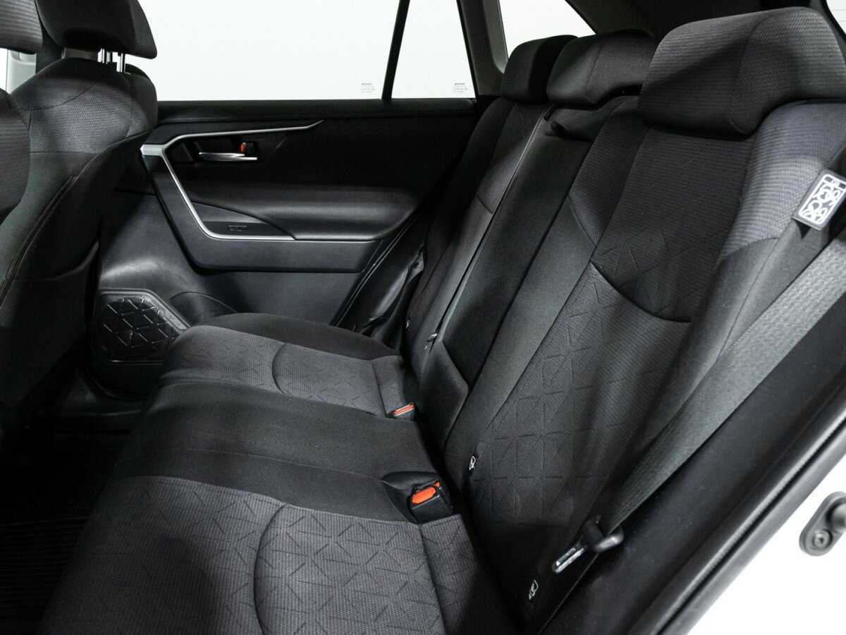Toyota RAV4 2019 года с пробегом. Фото: #9