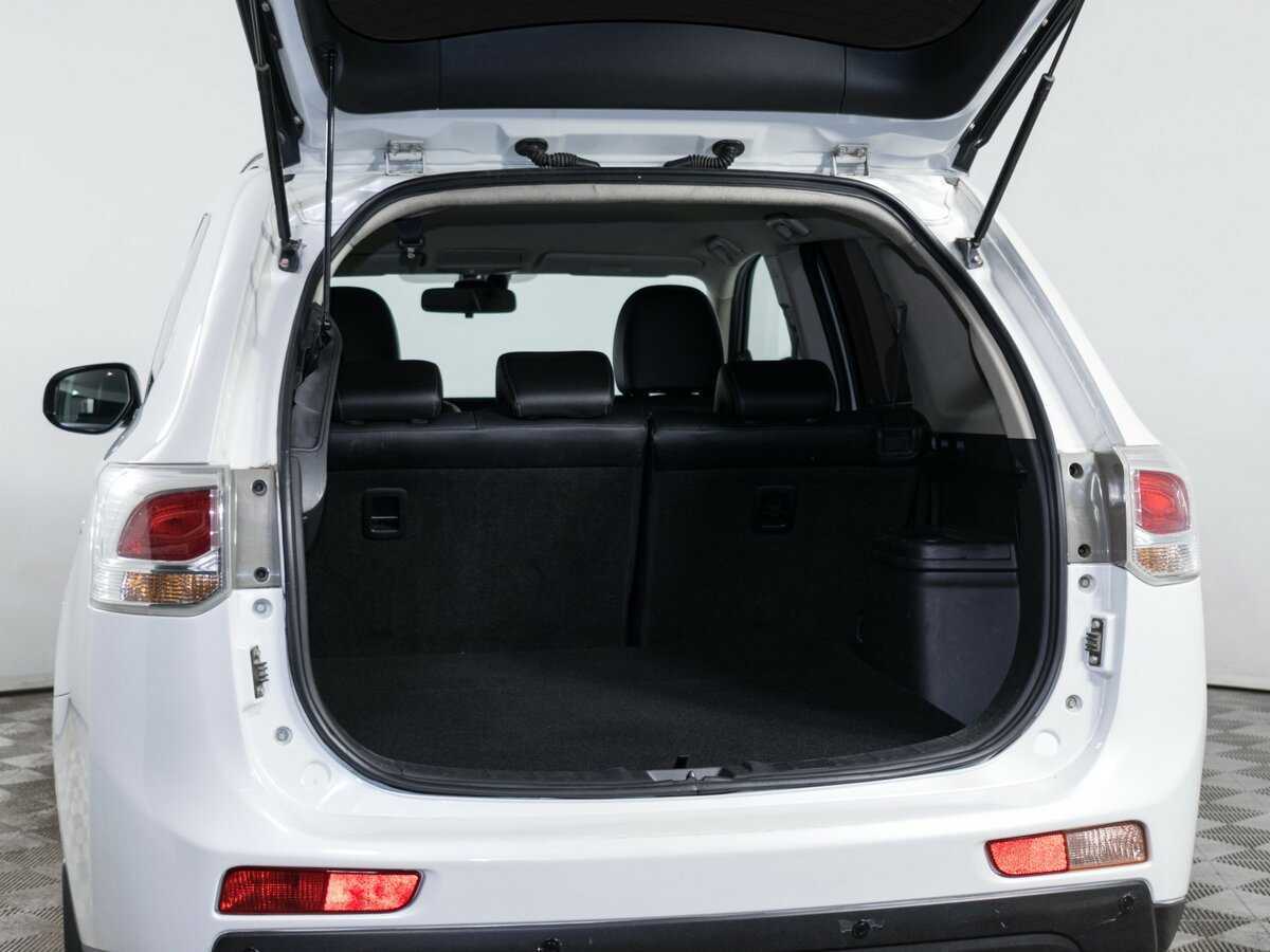 Б/У Митсубиши Оутлэндер 2013 года. Фото: #6