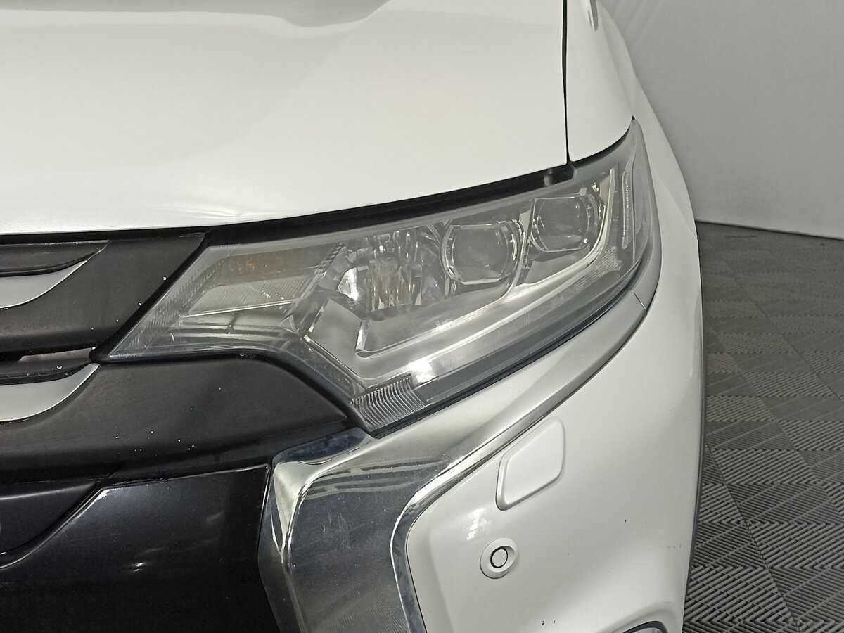 Б/У Митсубиши Оутлэндер 2017 года. Фото: #14