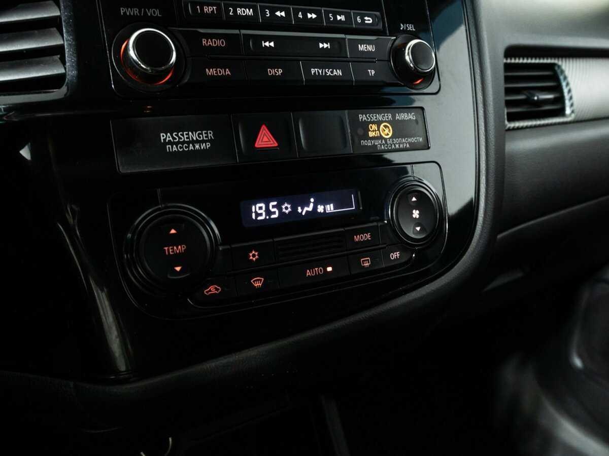 Б/У Митсубиши Оутлэндер 2013 года. Фото: #14