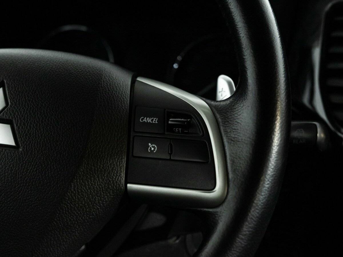 Б/У Митсубиши Оутлэндер 2013 года. Фото: #17