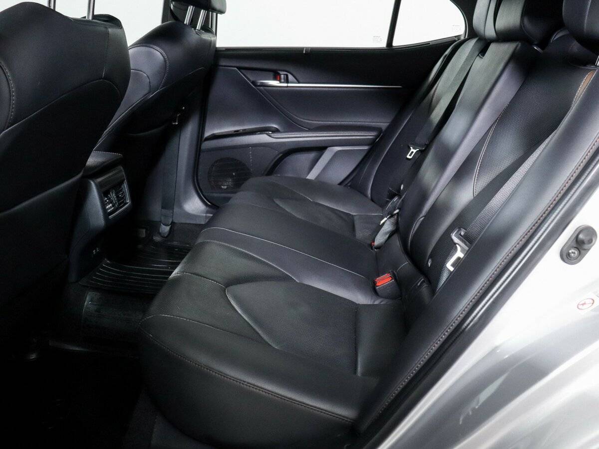 Toyota Camry 2018 года с пробегом. Фото: #9