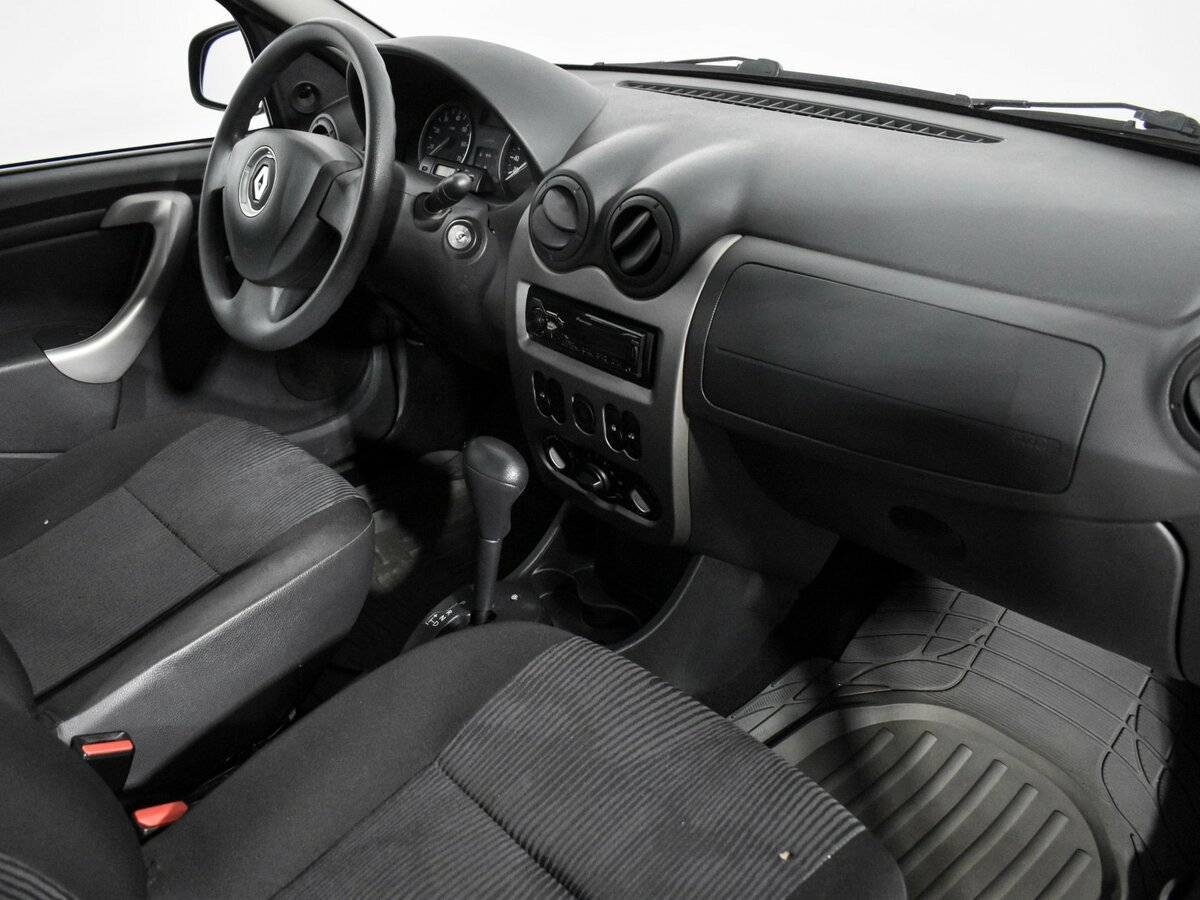 Б/У Рено Логан 2015 года. Фото: #12