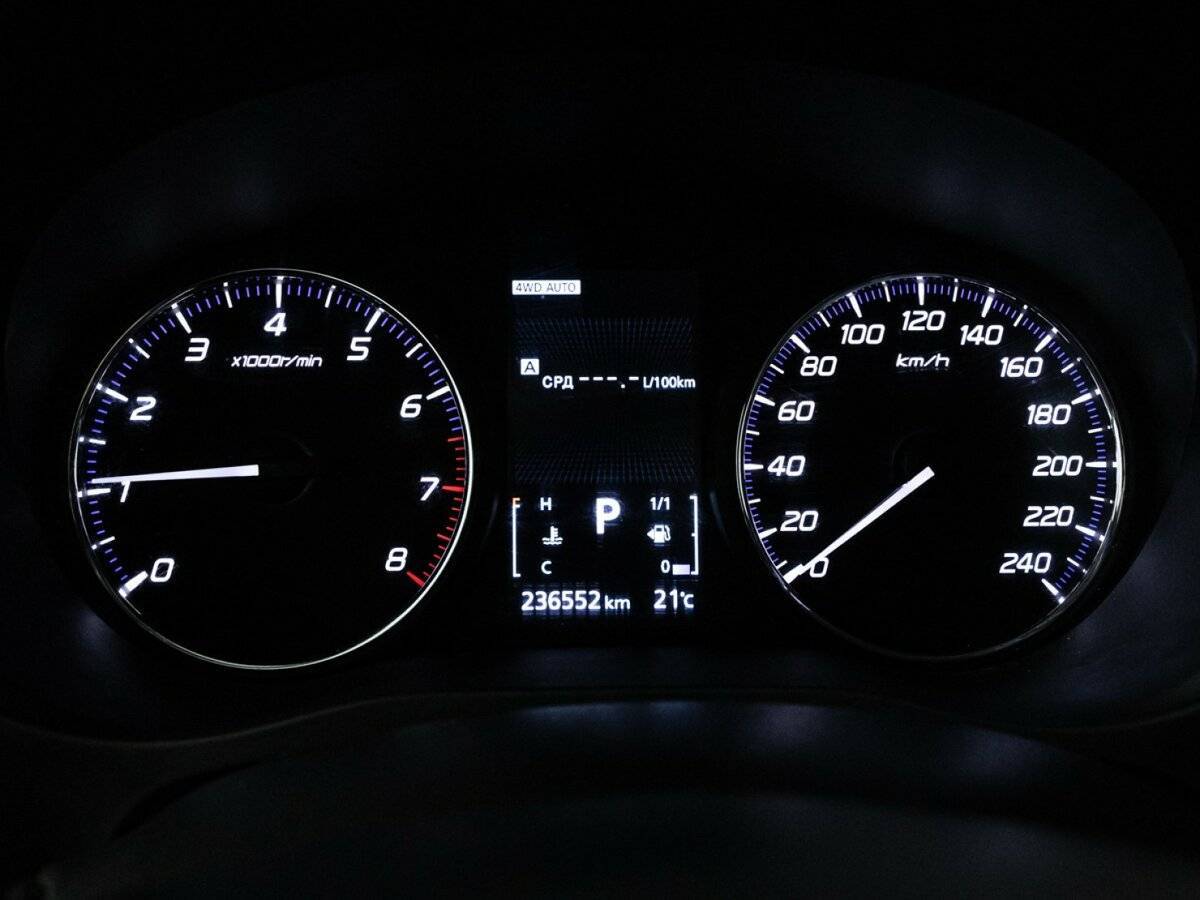 Б/У Митсубиши Оутлэндер 2019 года. Фото: #11