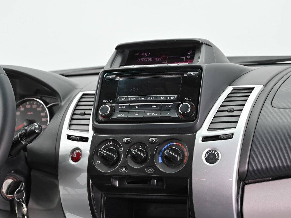 Б/У Митсубиши Паджеро Спорт 2014 года. Фото: #9