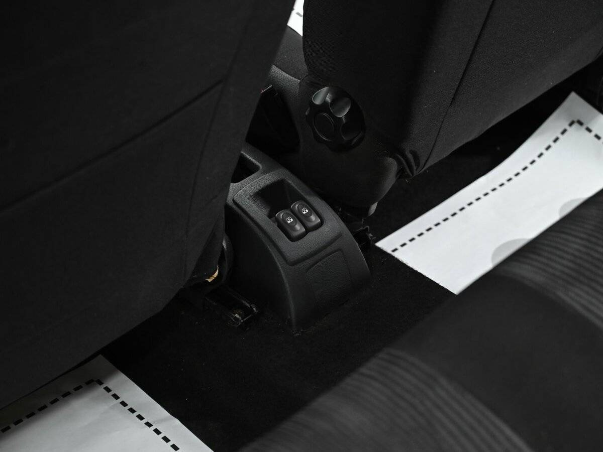 Б/У Рено Логан 2013 года. Фото: #13