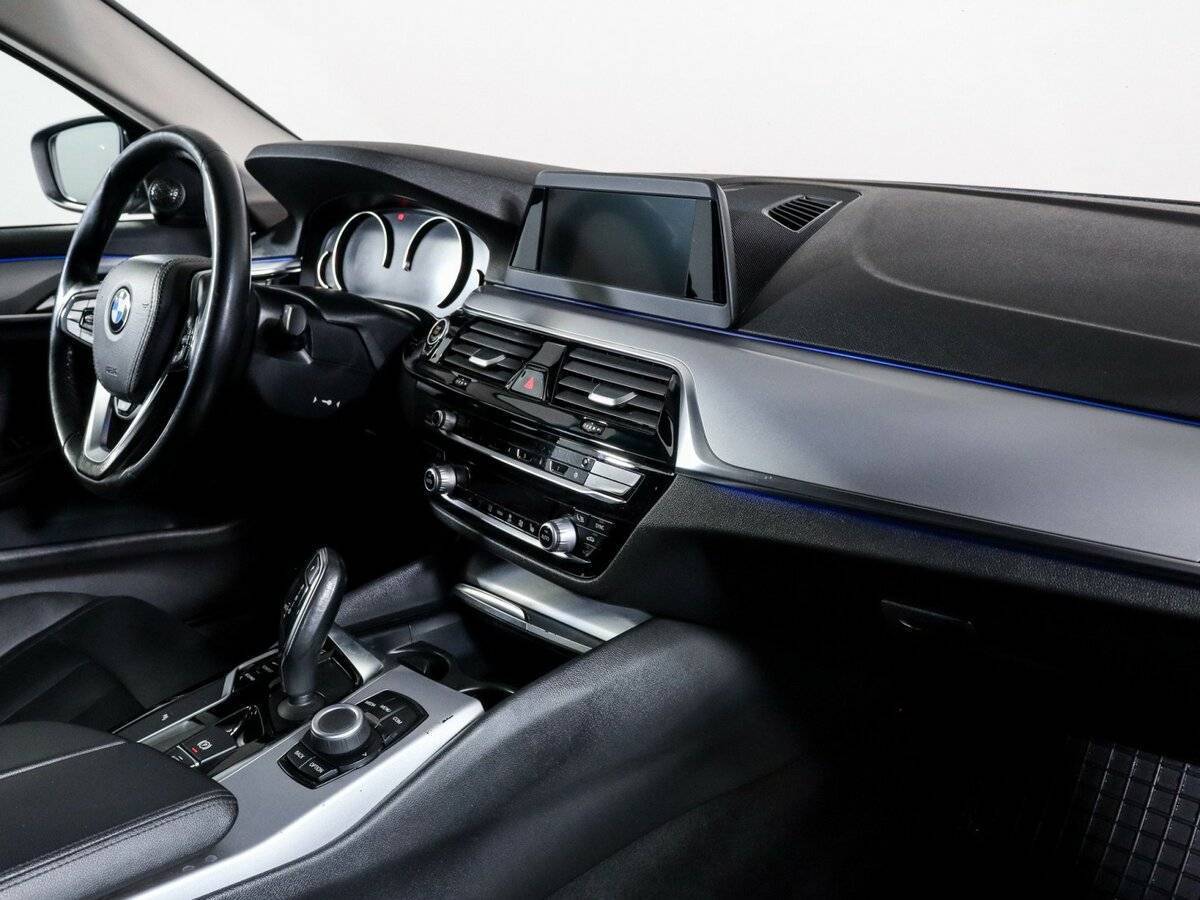 BMW 5 серии 2018 года с пробегом. Фото: #3