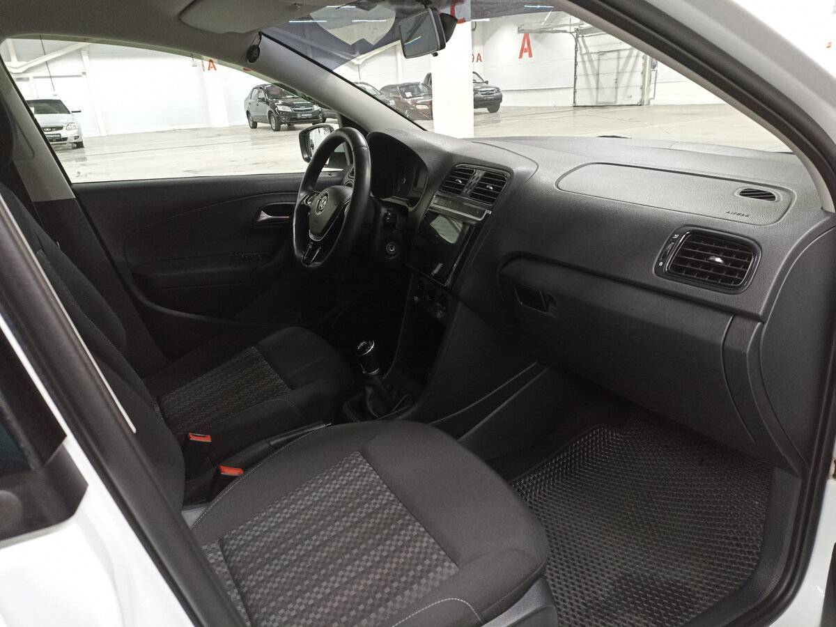 Б/У Фольксваген Поло 2016 года. Фото: #10