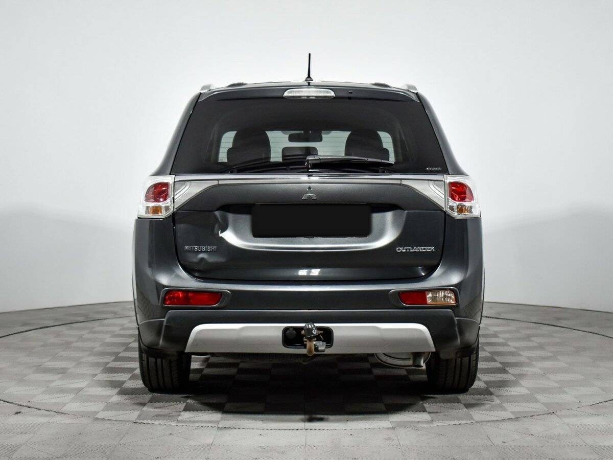 Б/У Митсубиши Оутлэндер 2014 года. Фото: #4