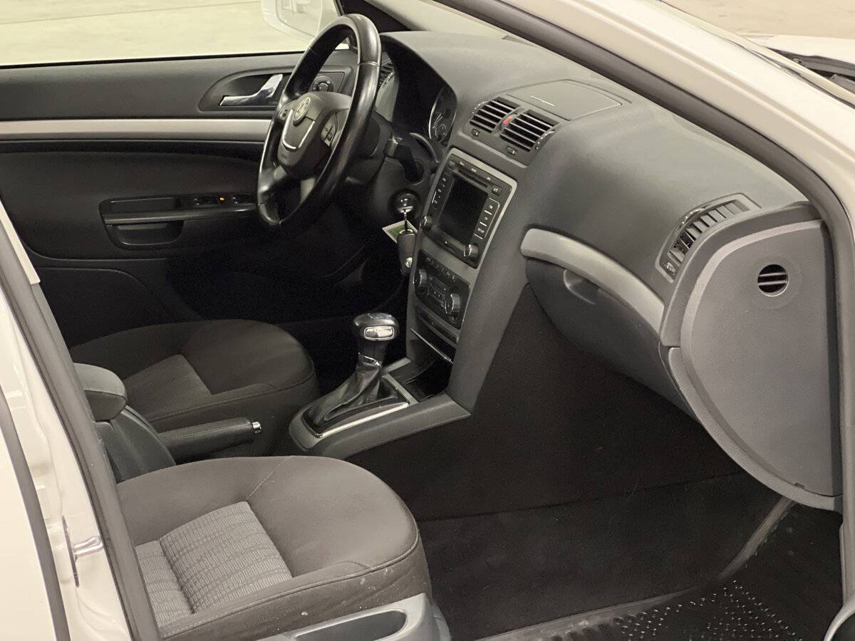 Б/У Шкода Октавия 2012 года. Фото: #14