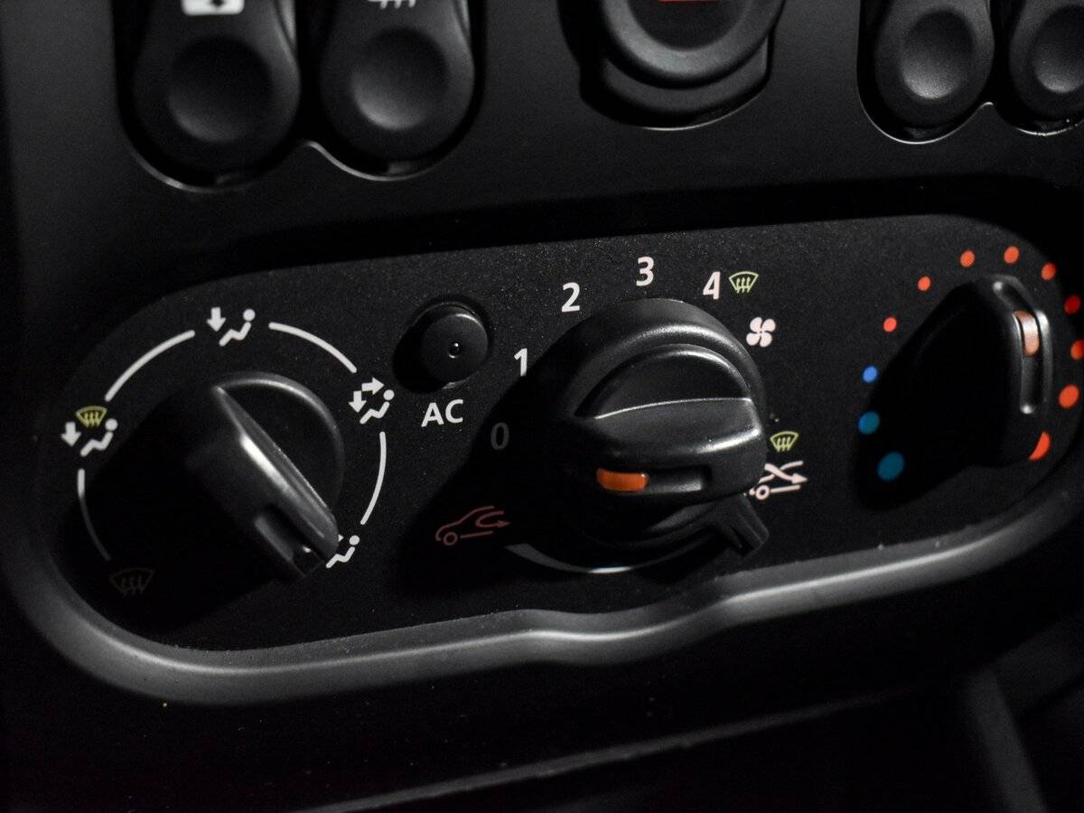 Б/У Ниссан Альмера 2013 года. Фото: #16