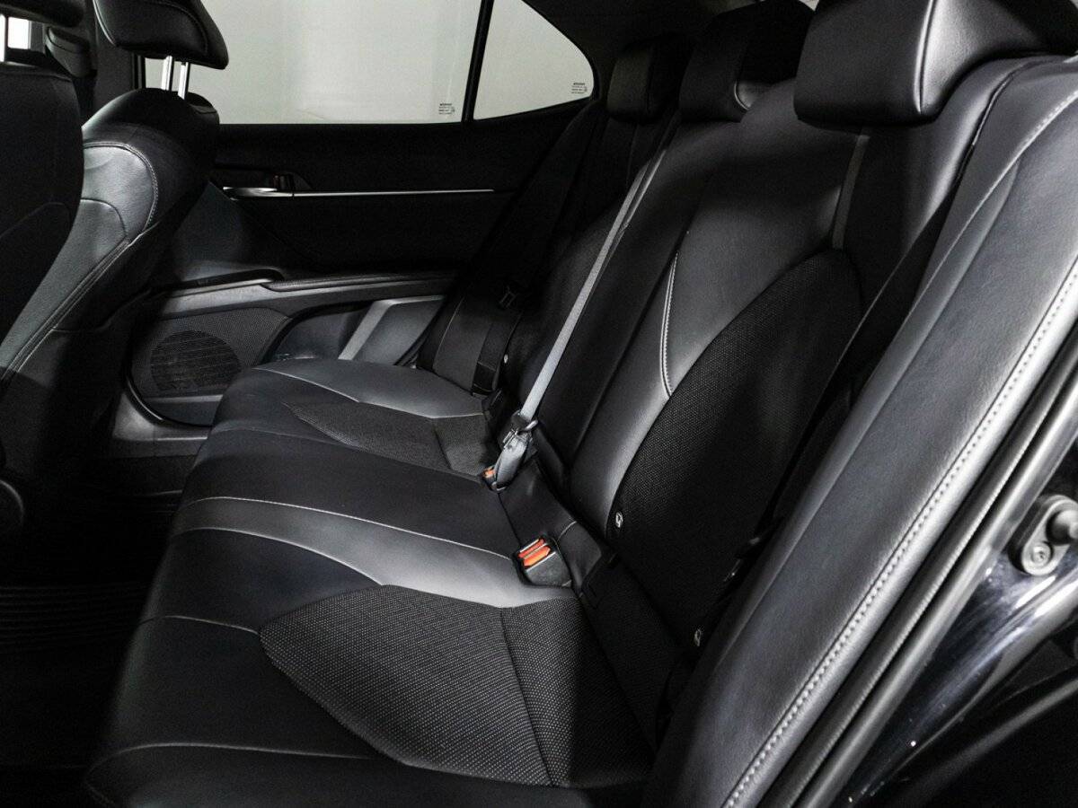 Toyota Camry 2021 года с пробегом. Фото: #9