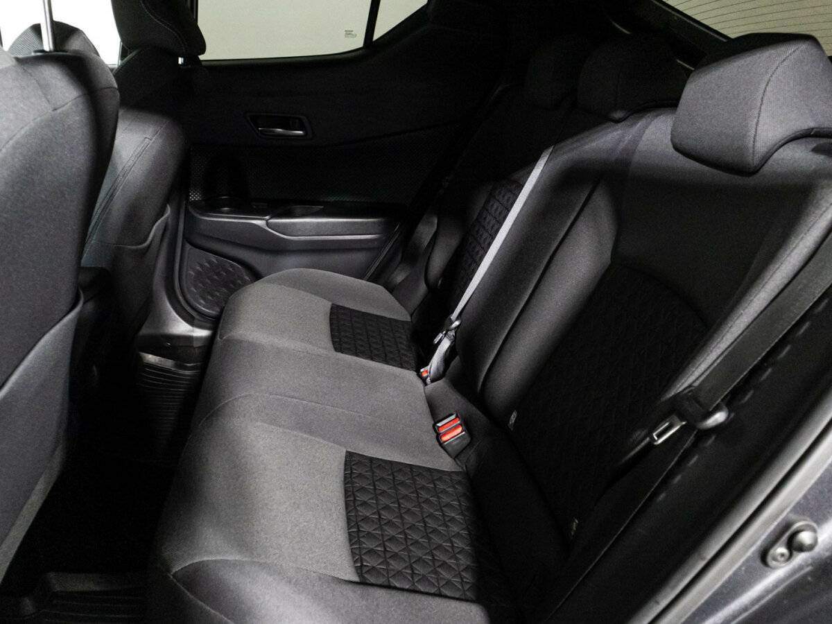 Toyota C-HR 2020 года с пробегом. Фото: #9