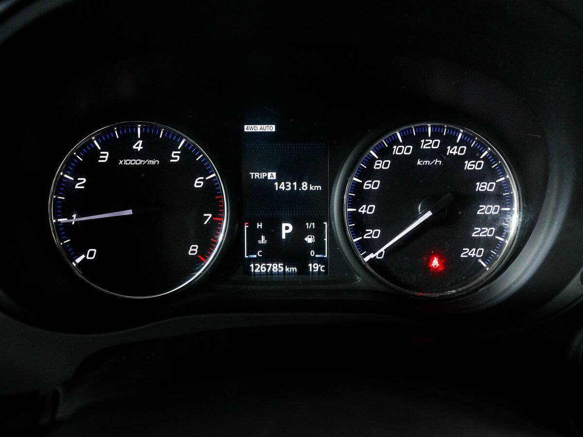 Б/У Митсубиши Оутлэндер 2015 года. Фото: #7