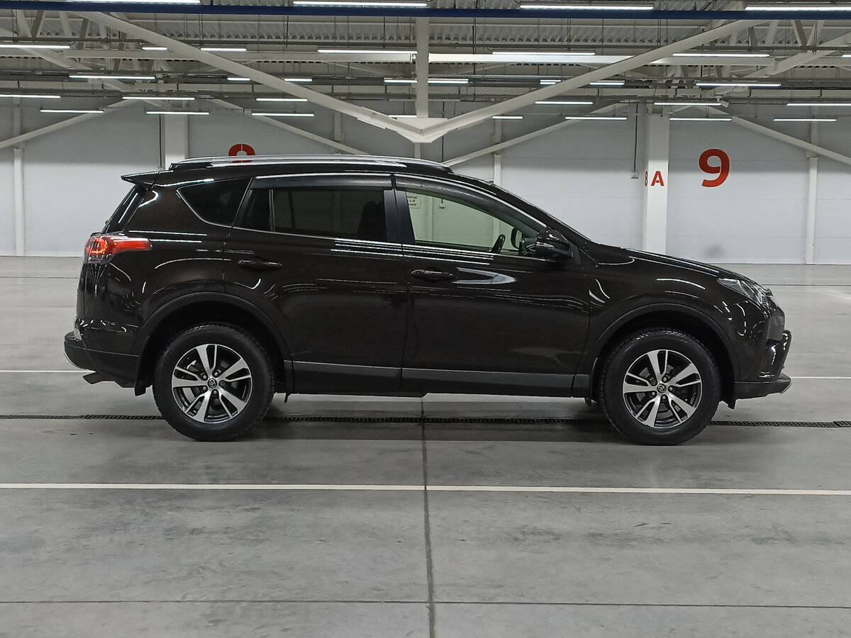 Toyota RAV4 2016 года с пробегом. Фото: #3
