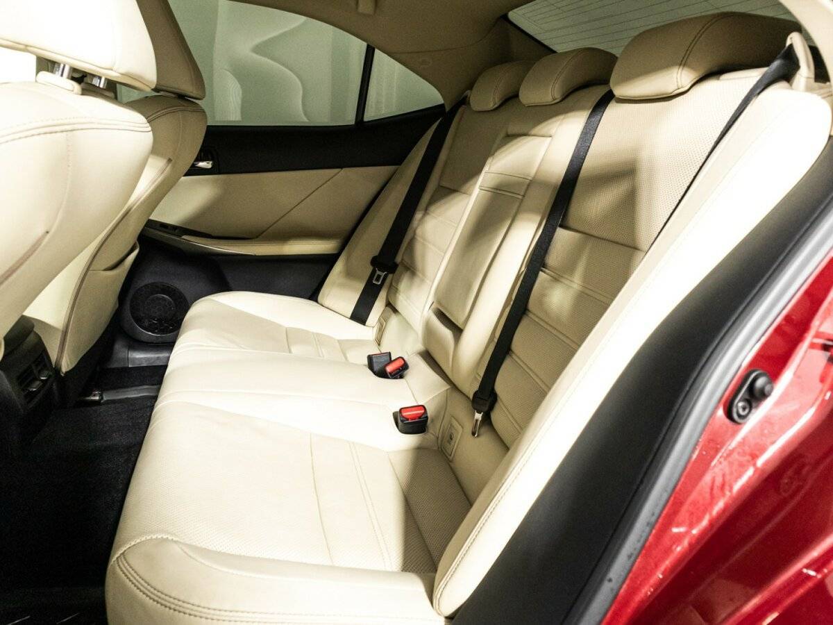 Lexus IS 2014 года с пробегом. Фото: #9