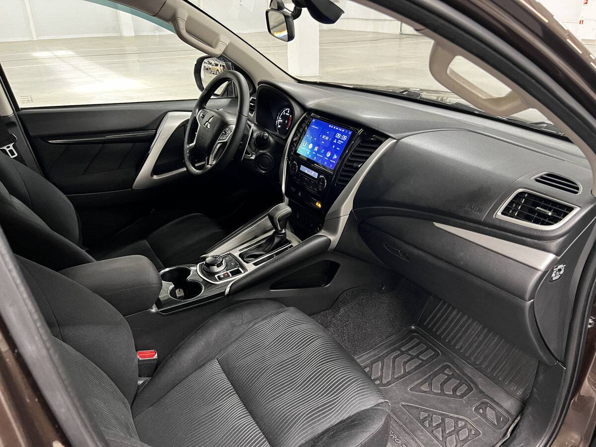 Mitsubishi Pajero Sport 2018 года с пробегом. Фото: #9