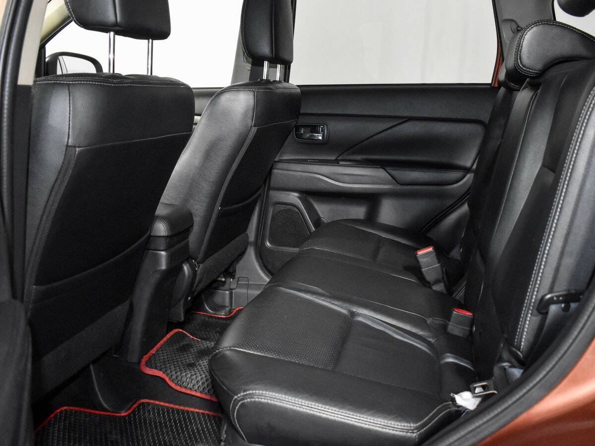 Б/У Митсубиши Оутлэндер 2012 года. Фото: #12