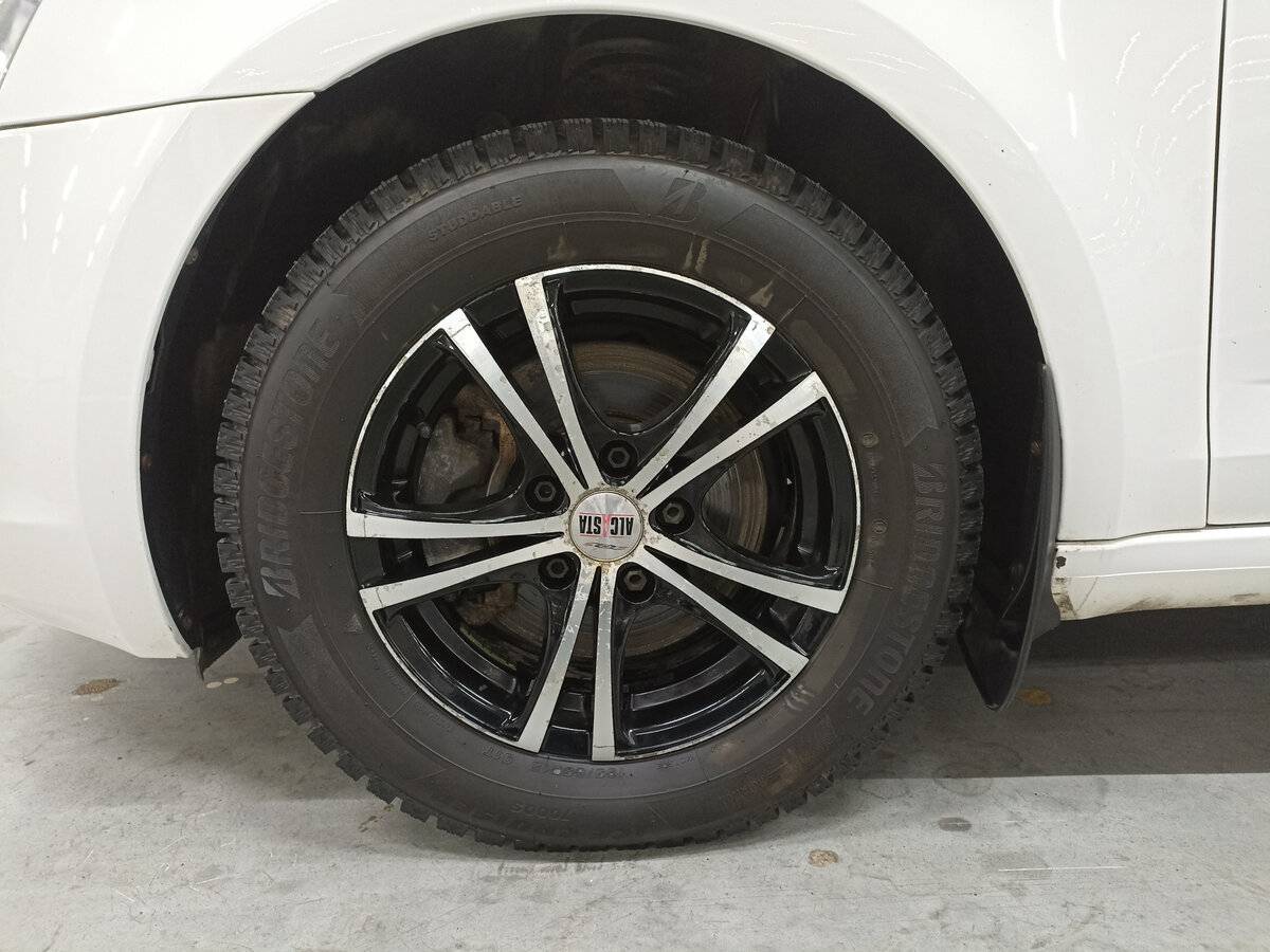 Б/У Шкода Октавия 2013 года. Фото: #17