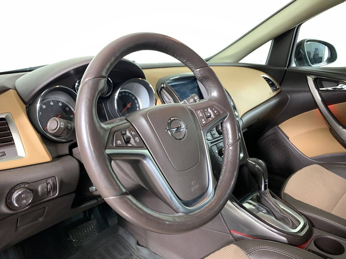 Б/У Опель Астра 2013 года. Фото: #9