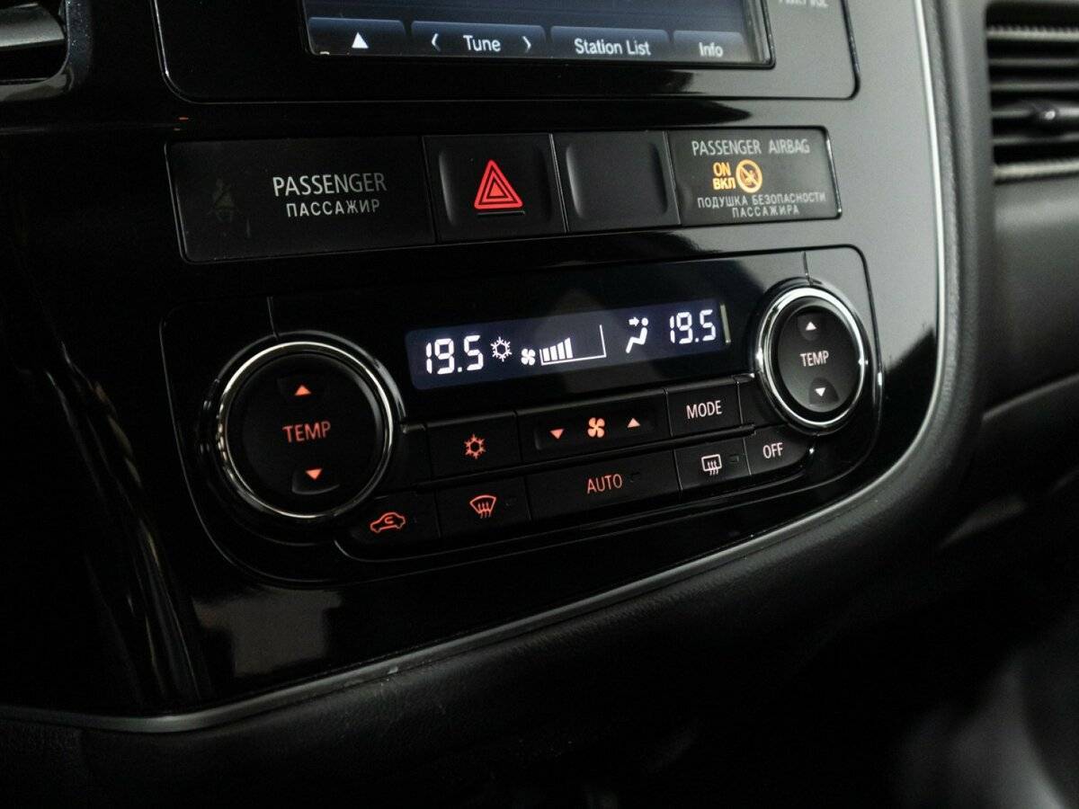 Б/У Митсубиши Оутлэндер 2013 года. Фото: #17