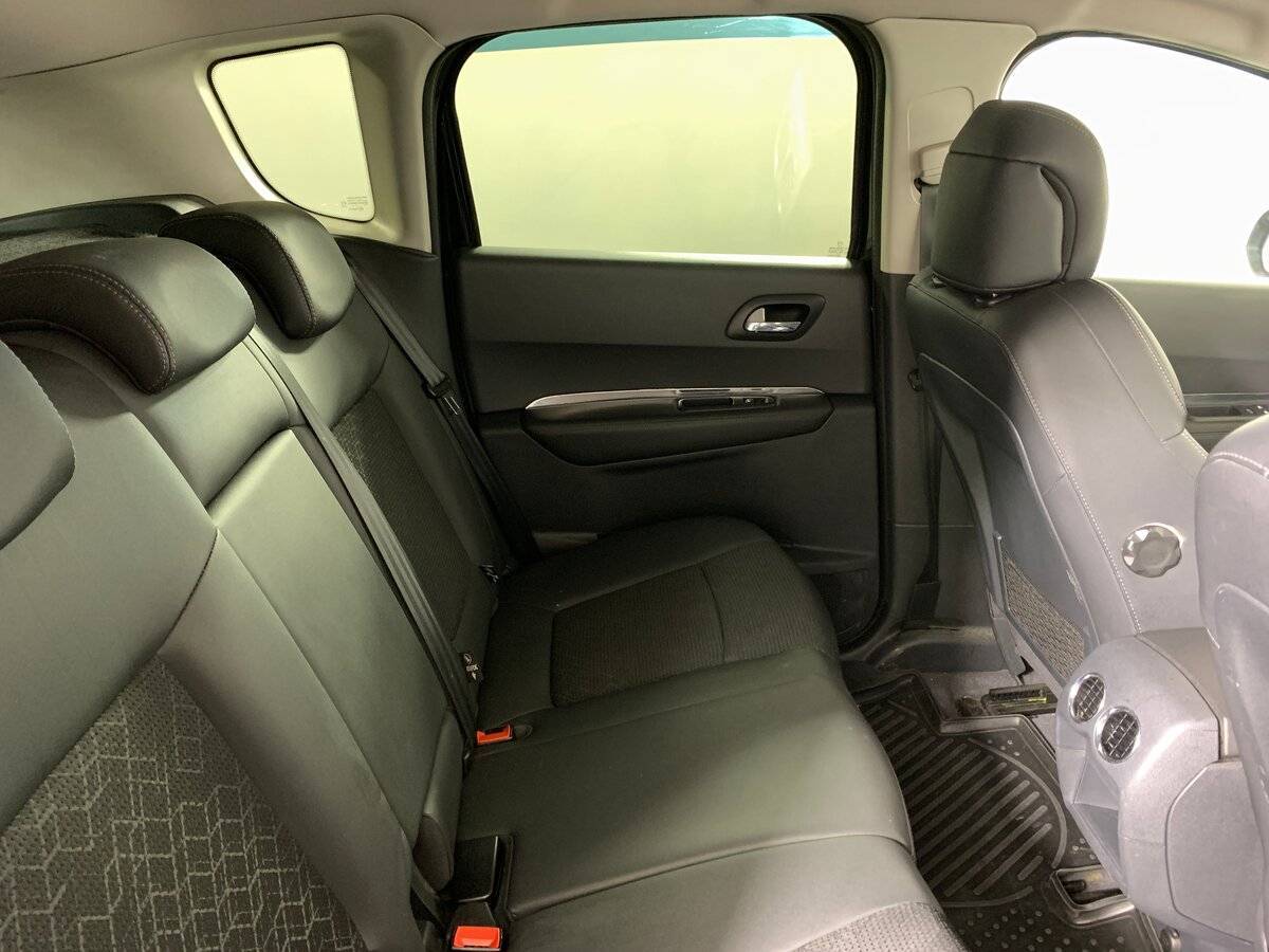 Б/У Пежо 3008 2014 года. Фото: #17