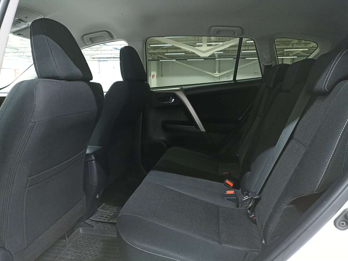 Toyota RAV4 2019 года с пробегом. Фото: #11