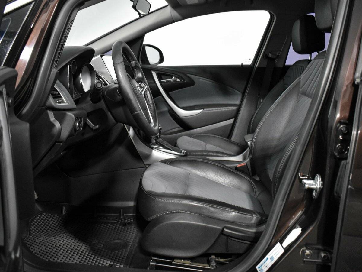 Б/У Опель Астра 2013 года. Фото: #9